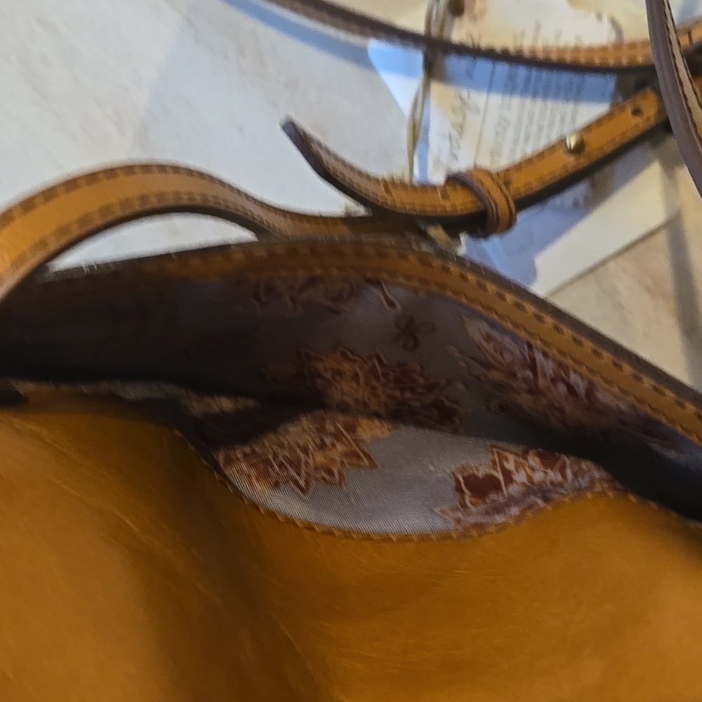 NEW!!! Hobo Gold Leather Crossbody Bag - Picture 7 of 11
